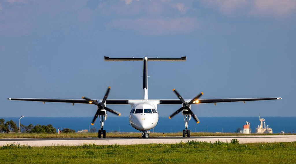 Dash 8-300